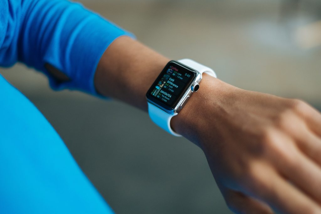 which is more accurate apple watch or fitbit